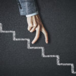 自虐ネタで男としての価値を下げない、とっておきの方法